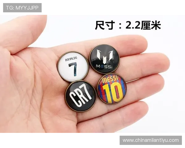 在AC米兰中文官方旗舰店选购限量版球迷纪念品，收藏属于你的足球记忆